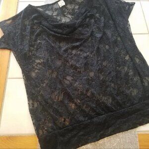 women black short sleeve T-shirt